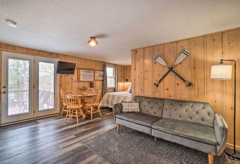 Quaint Table Rock Lake Hideout W/ Pool Access