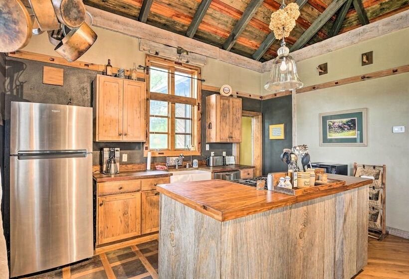 Views & Trails: Horse Farm Home In Campobello!