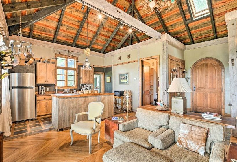 Views & Trails: Horse Farm Home In Campobello!