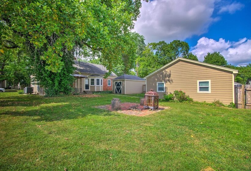 Sedalia Retreat W/ Spacious Yard & Fire Pit!