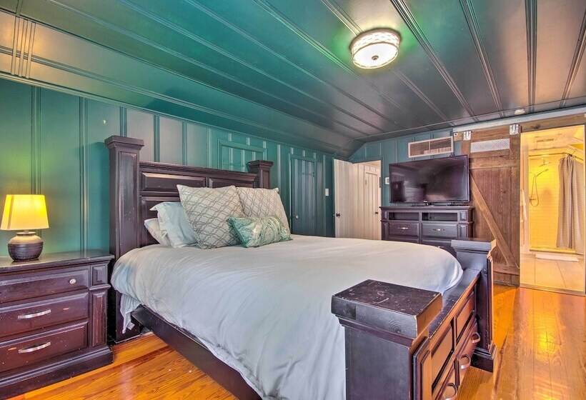 Sedalia Retreat W/ Spacious Yard & Fire Pit!