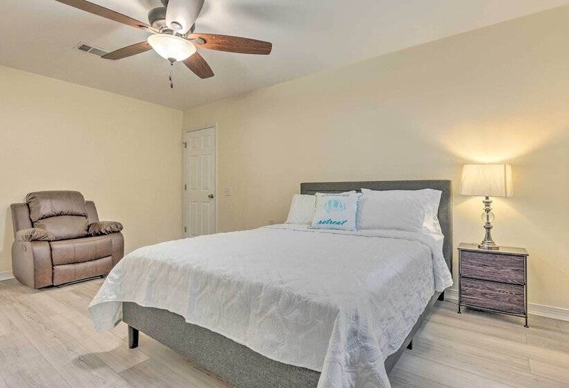 Single Story Home W/ Patio, 5 Mi To Beach!