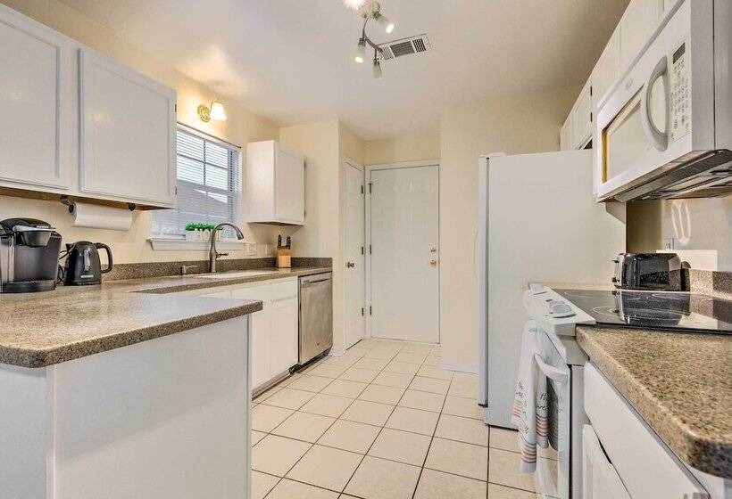 Single Story Home W/ Patio, 5 Mi To Beach!