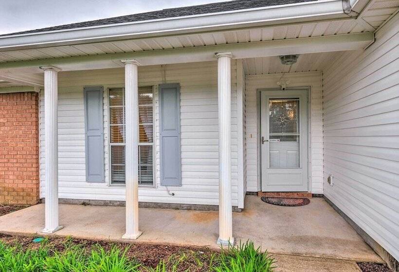 Single Story Home W/ Patio, 5 Mi To Beach!