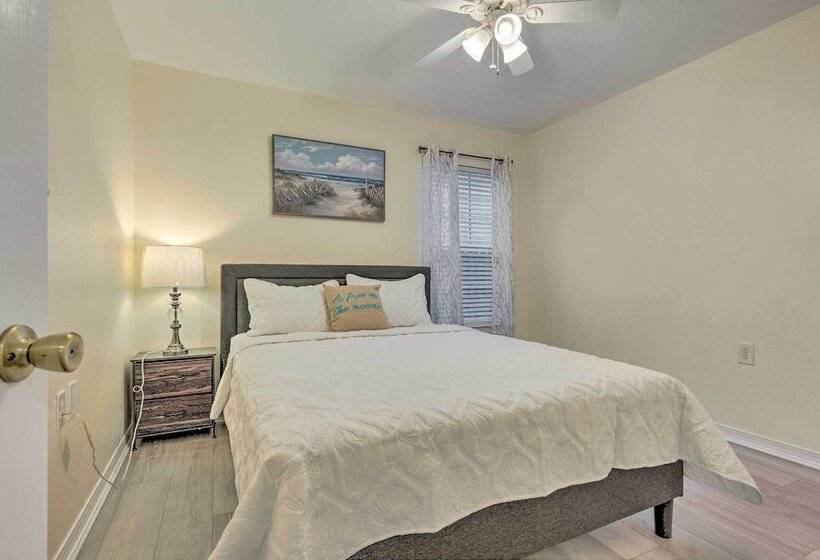 Single Story Home W/ Patio, 5 Mi To Beach!