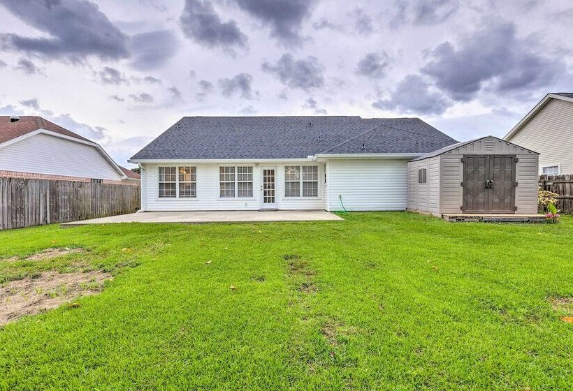 Single Story Home W/ Patio, 5 Mi To Beach!