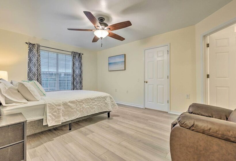 Single Story Home W/ Patio, 5 Mi To Beach!