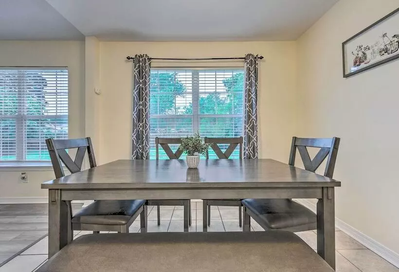 Single Story Home W/ Patio, 5 Mi To Beach!