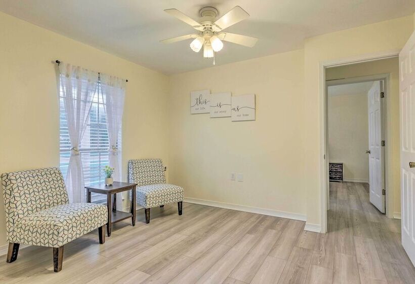 Single Story Home W/ Patio, 5 Mi To Beach!