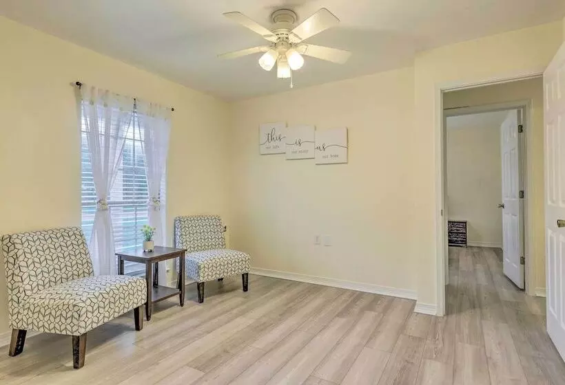 Single Story Home W/ Patio, 5 Mi To Beach!