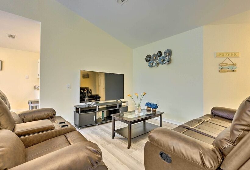 Single Story Home W/ Patio, 5 Mi To Beach!