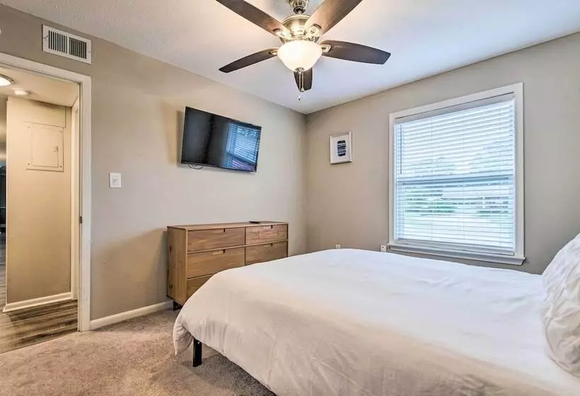 Spacious Fort Walton Beach Home ~ 2 Mi To Beach!