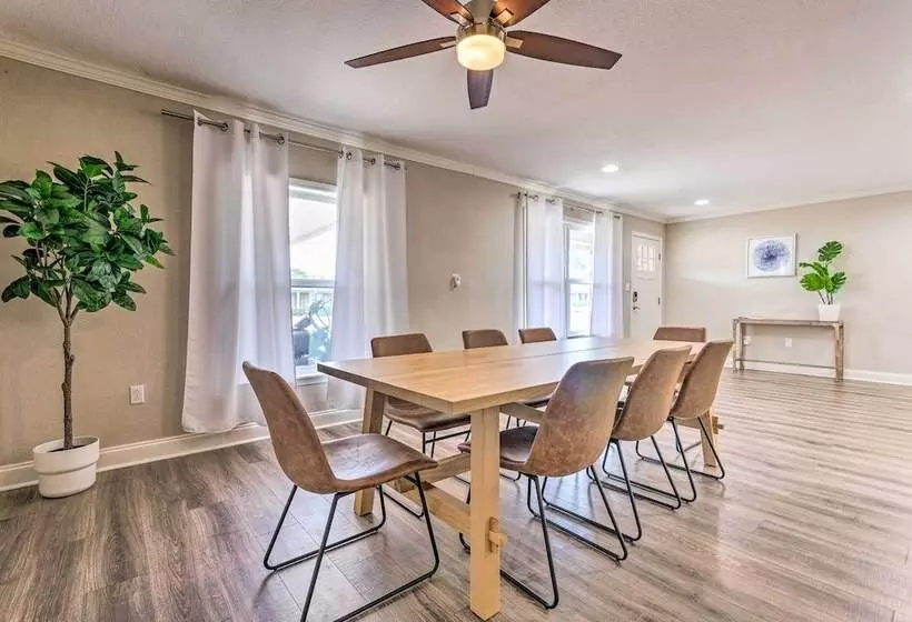 Spacious Fort Walton Beach Home ~ 2 Mi To Beach!