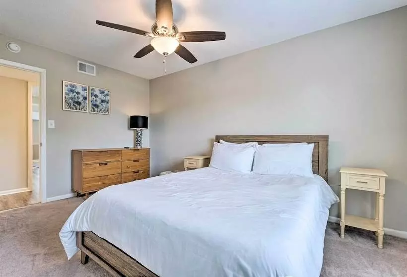 Spacious Fort Walton Beach Home ~ 2 Mi To Beach!