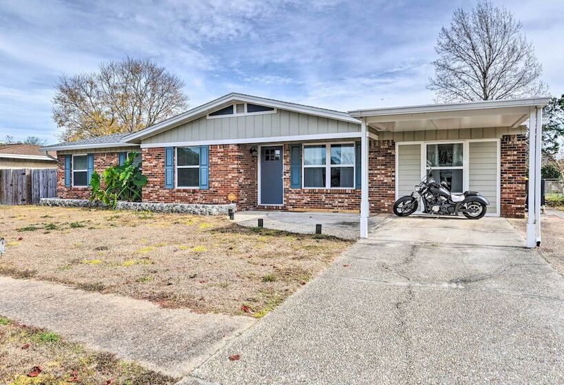 Spacious Fort Walton Beach Home ~ 2 Mi To Beach!