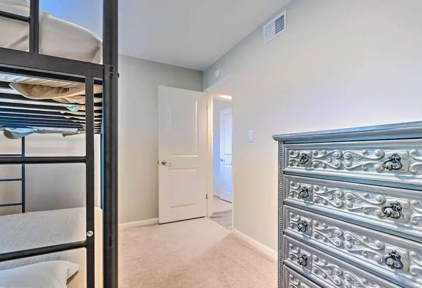 Spacious Fort Walton Beach Home ~ 2 Mi To Beach!