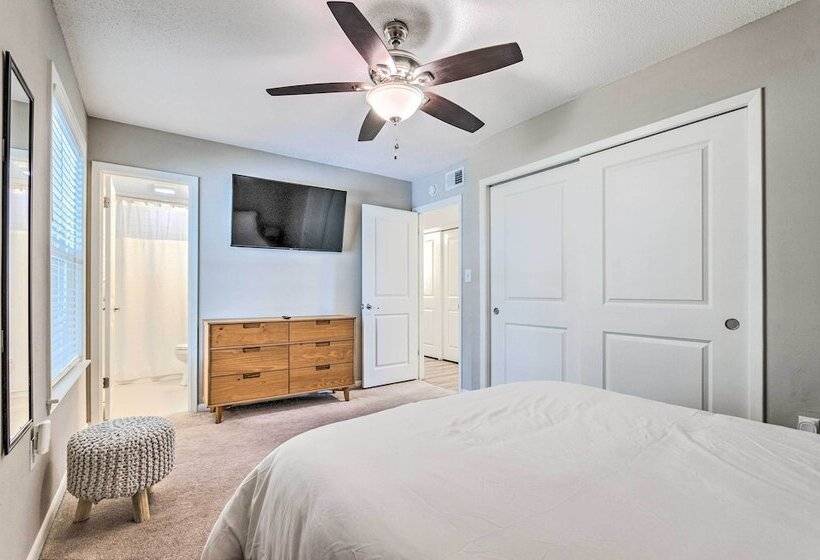 Spacious Fort Walton Beach Home ~ 2 Mi To Beach!