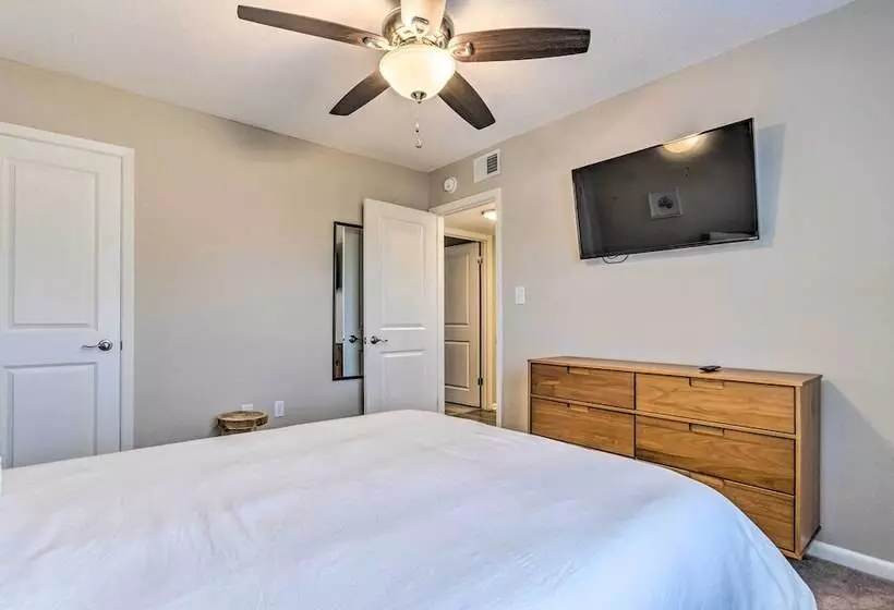 Spacious Fort Walton Beach Home ~ 2 Mi To Beach!