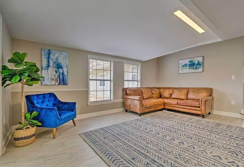 Spacious Fort Walton Beach Home ~ 2 Mi To Beach!