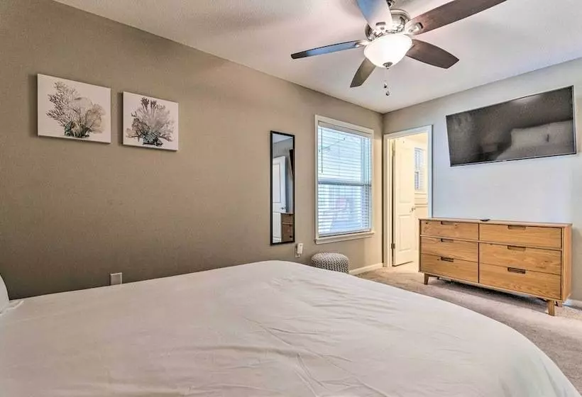 Spacious Fort Walton Beach Home ~ 2 Mi To Beach!