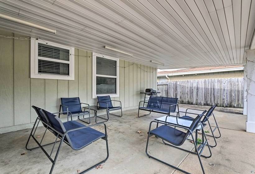 Spacious Fort Walton Beach Home ~ 2 Mi To Beach!