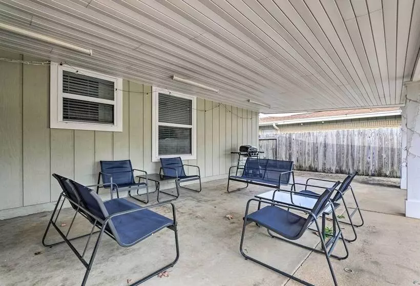Spacious Fort Walton Beach Home ~ 2 Mi To Beach!