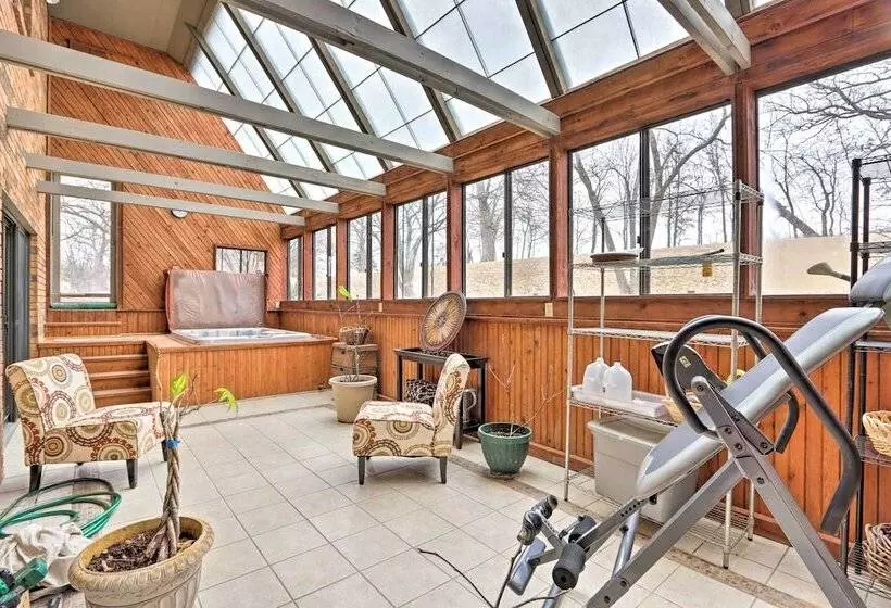 Spacious Home W/ Pond ~ 13 Mi To Columbia!