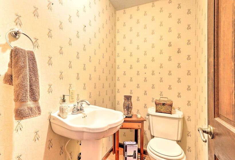 Spacious Home W/ Pond ~ 13 Mi To Columbia!