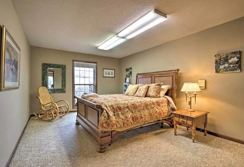 Spacious Home W/ Pond ~ 13 Mi To Columbia!