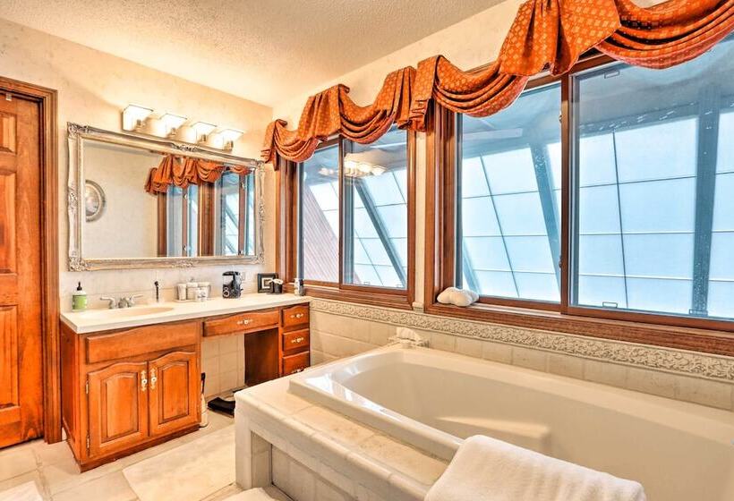 Spacious Home W/ Pond ~ 13 Mi To Columbia!