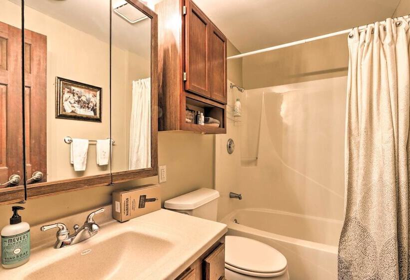 Spacious Home W/ Pond ~ 13 Mi To Columbia!