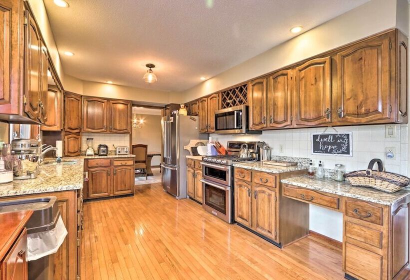 Spacious Home W/ Pond ~ 13 Mi To Columbia!