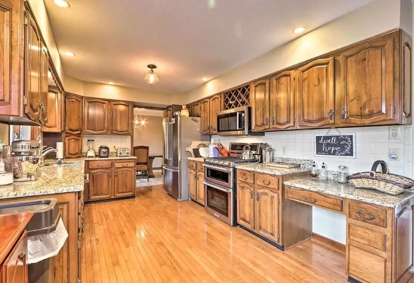 Spacious Home W/ Pond ~ 13 Mi To Columbia!