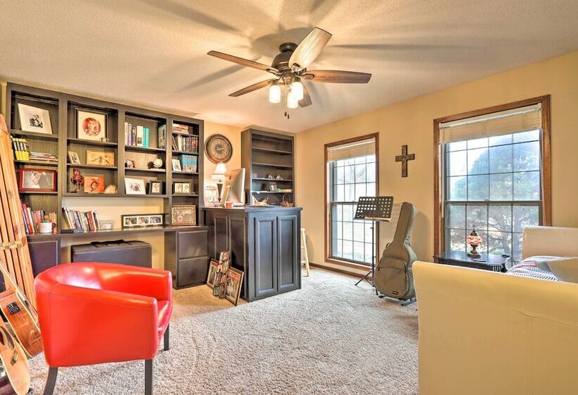 Spacious Home W/ Pond ~ 13 Mi To Columbia!