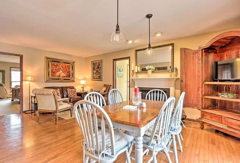 Spacious Home W/ Pond ~ 13 Mi To Columbia!