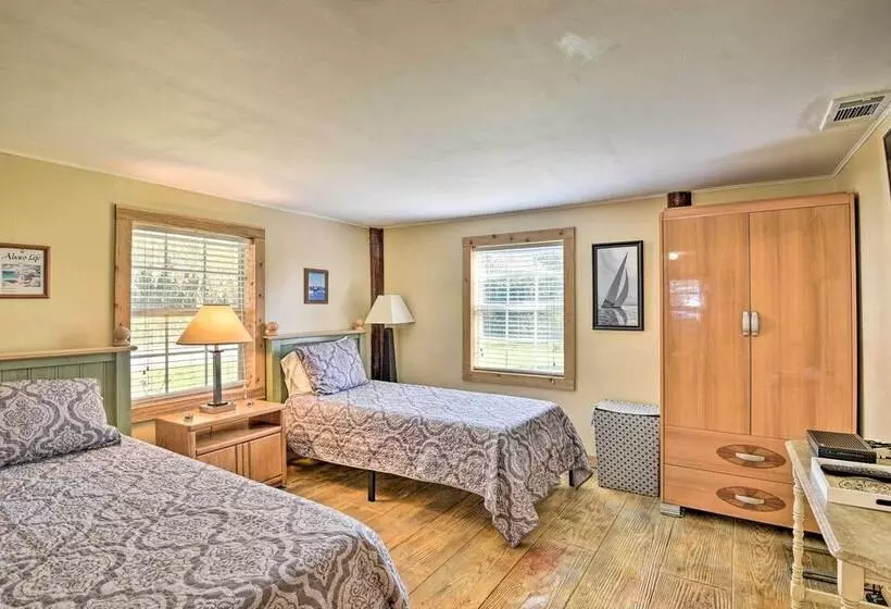 St Johns River Canal Home W/ Grill!