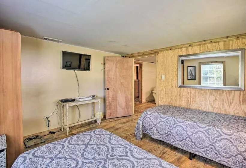 St Johns River Canal Home W/ Grill!