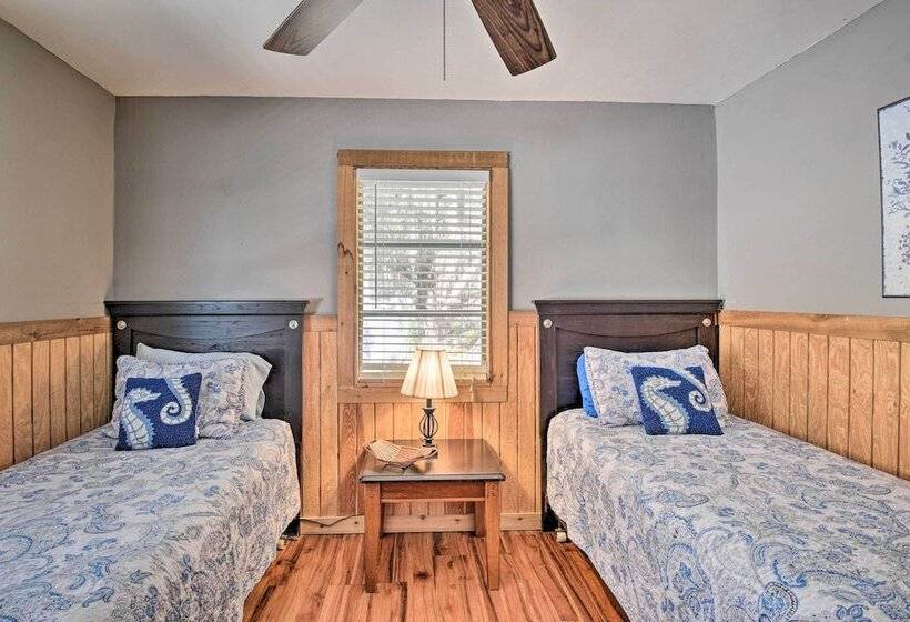 St Johns River Canal Home W/ Grill!