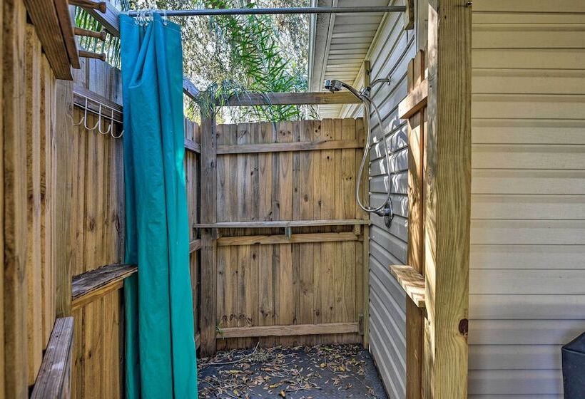 St Johns River Canal Home W/ Grill!