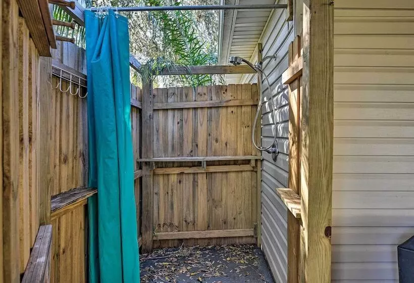 St Johns River Canal Home W/ Grill!