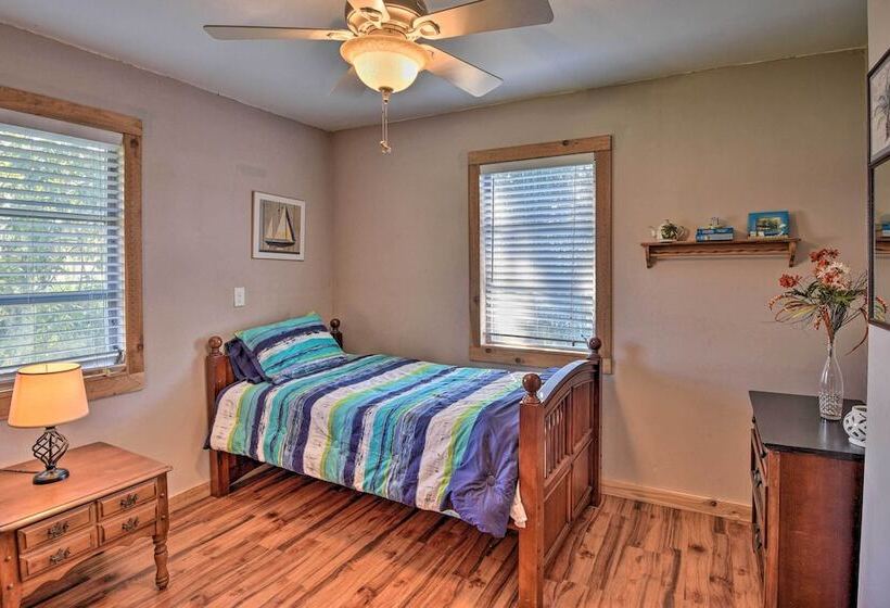 St Johns River Canal Home W/ Grill!