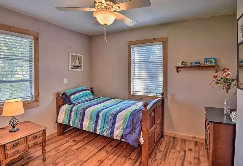 St Johns River Canal Home W/ Grill!