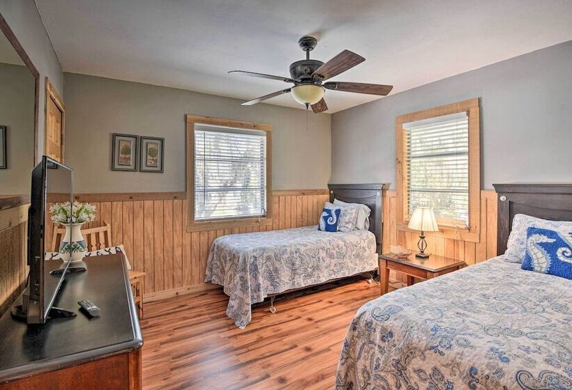 St Johns River Canal Home W/ Grill!