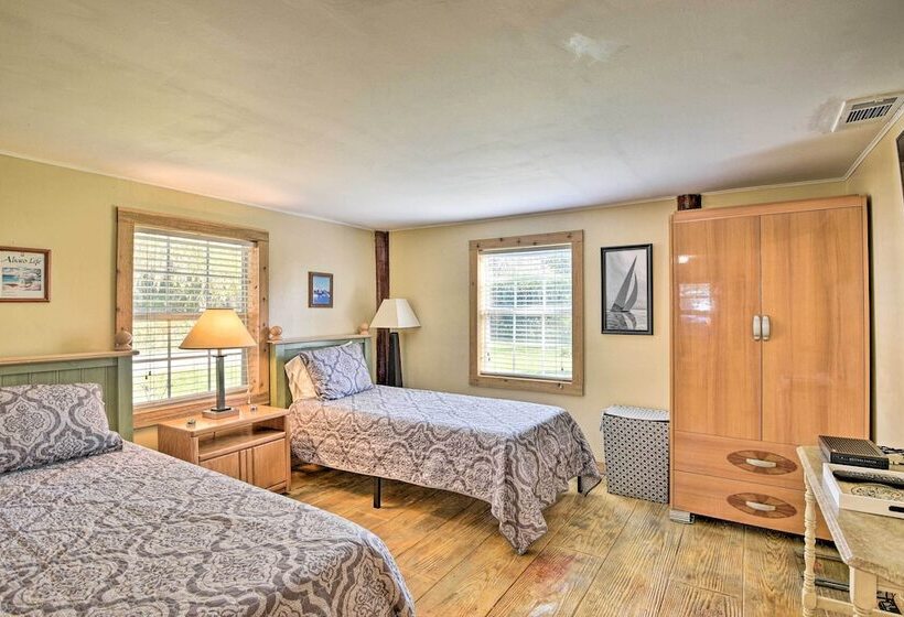 St Johns River Canal Home W/ Grill!