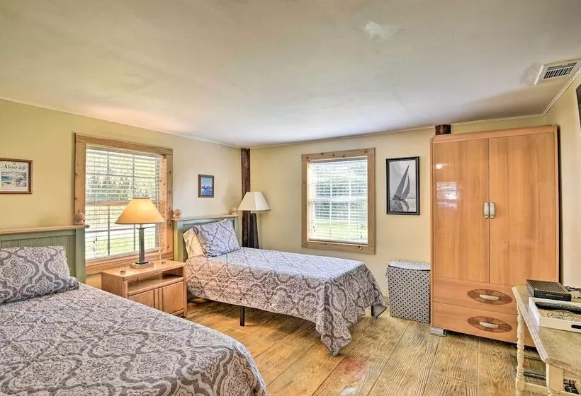 St Johns River Canal Home W/ Grill!