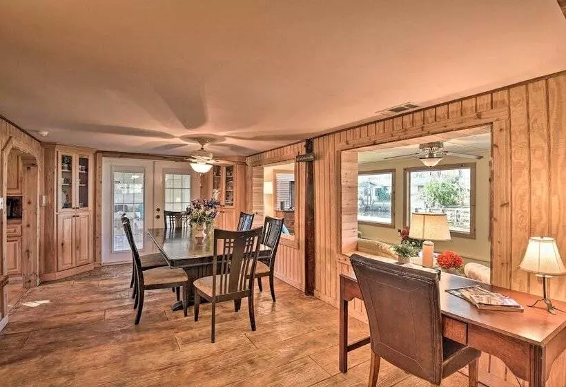 St Johns River Canal Home W/ Grill!