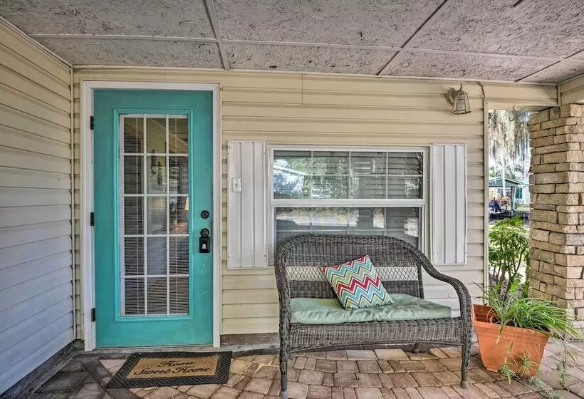 St Johns River Canal Home W/ Grill!