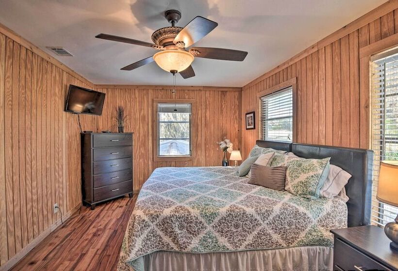 St Johns River Canal Home W/ Grill!