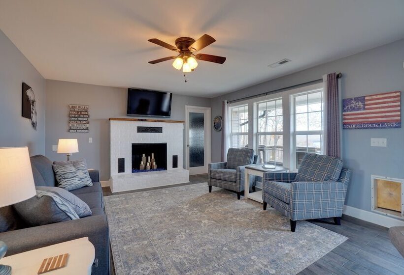 Table Rock Lake Home Fire Pit & Lake Views!