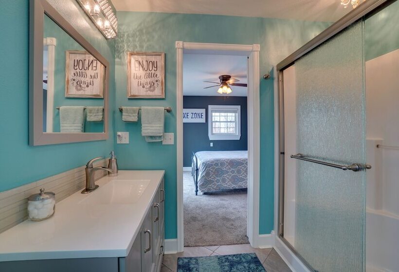 Table Rock Lake Home Fire Pit & Lake Views!